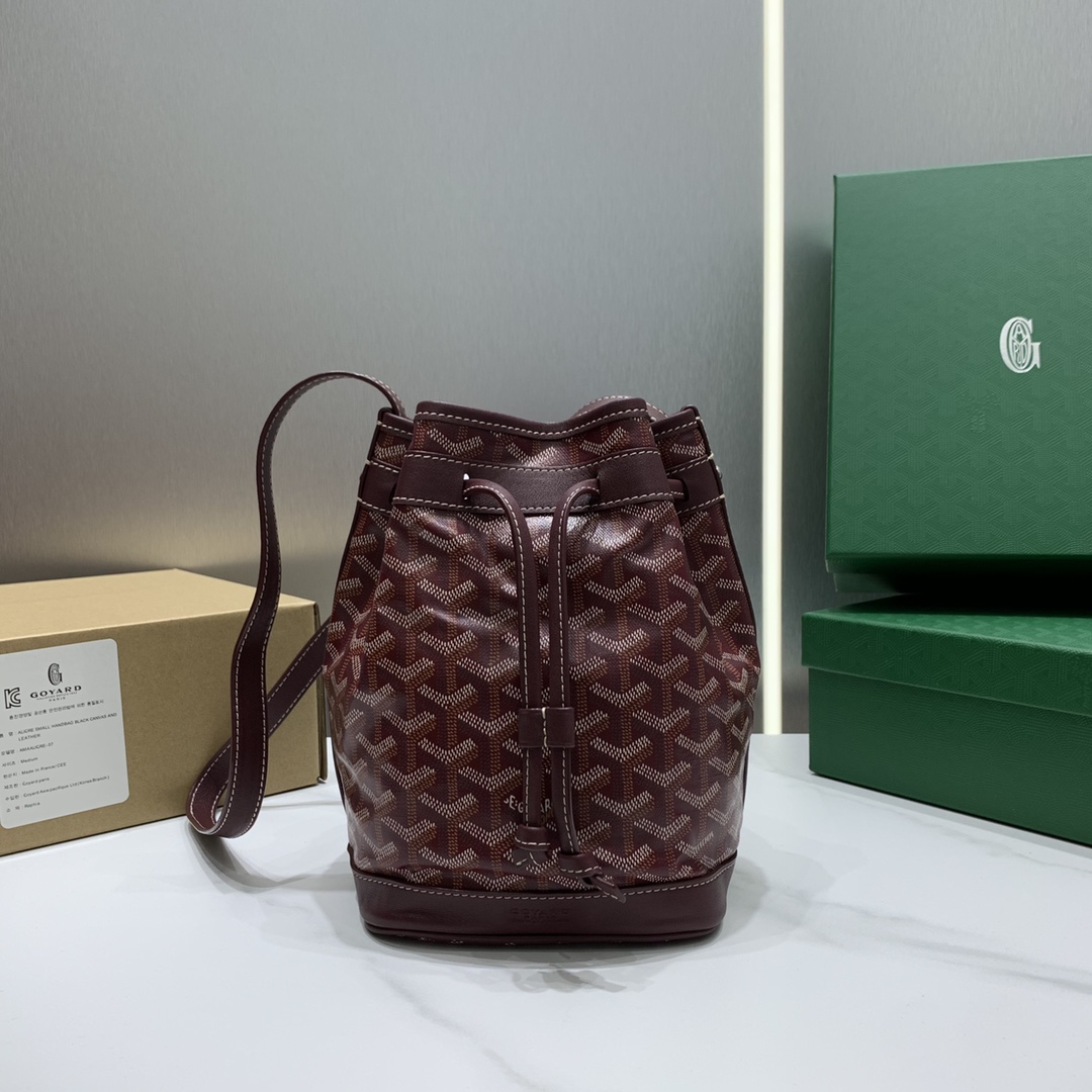 Petit Flot Bucket Bag In Burgundy